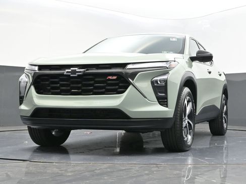 Certified 2024 Chevrolet Trax RS w/ Driver Confidence Package image 36