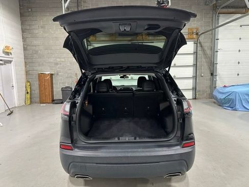 Used 2019 Jeep Cherokee Latitude Plus w/ Cold Weather Group AWD/4WD image 23