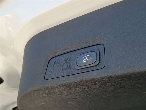 Used 2019 Lincoln MKC Select w/ Select Plus Package image 9