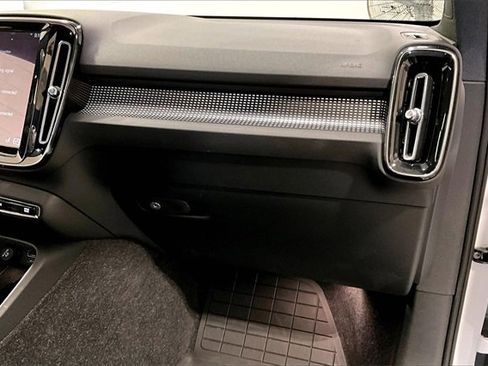 Used 2020 Volvo XC40 T5 R-Design w/ Protection Package image 26