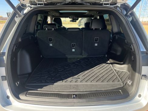 Used 2024 Jeep Grand Cherokee Limited w/ Luxury Tech Group II image 28