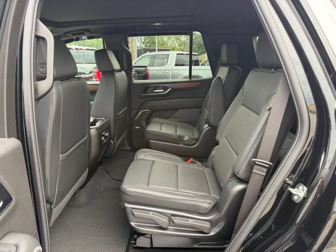 Used 2025 GMC Yukon Denali w/ Sun & Power Step Package AWD/4WD image 22