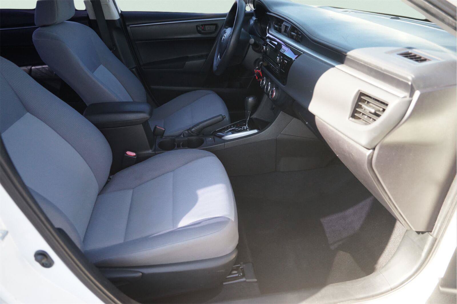 Used 2015 Toyota Corolla L FWD image 18