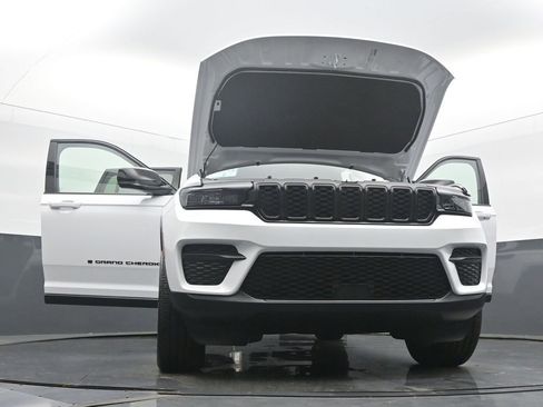 New 2025 Jeep Grand Cherokee Altitude image 58