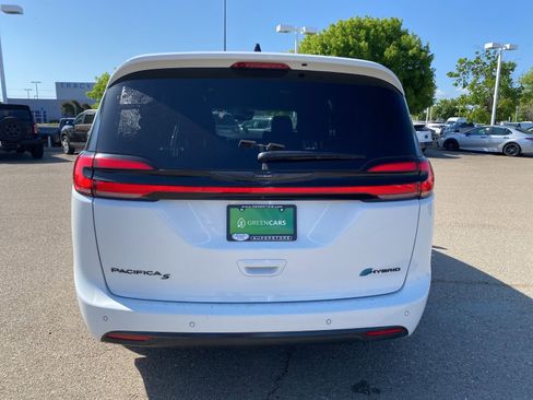 Used 2024 Chrysler Pacifica Limited FWD image 5
