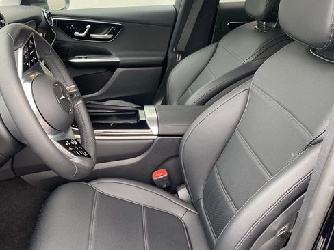 Used 2025 Mercedes-Benz GLC 350e 4MATIC image 6