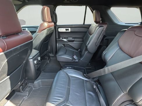 Used 2020 Ford Explorer Platinum w/ Premium Technology Package AWD/4WD image 16