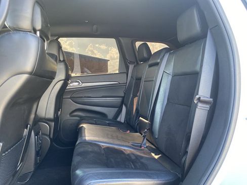 Used 2021 Jeep Grand Cherokee Laredo X AWD/4WD image 12