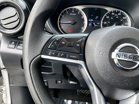 Used 2019 Nissan Kicks S image 11