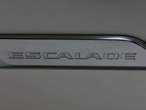 Used 2015 Cadillac Escalade Premium AWD/4WD image 7