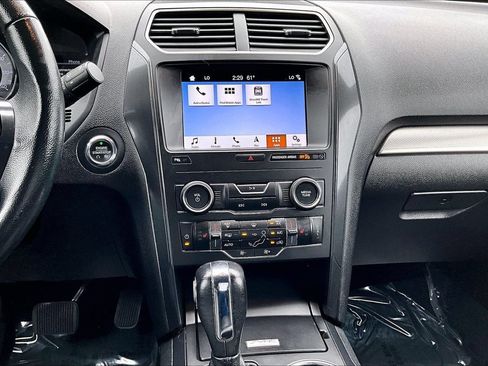 Used 2019 Ford Explorer XLT w/ Equipment Group 202A AWD/4WD image 24