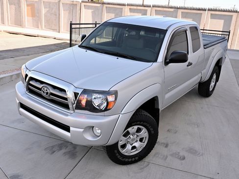 Used 2010 Toyota Tacoma 4x4 Access Cab V6 image 11