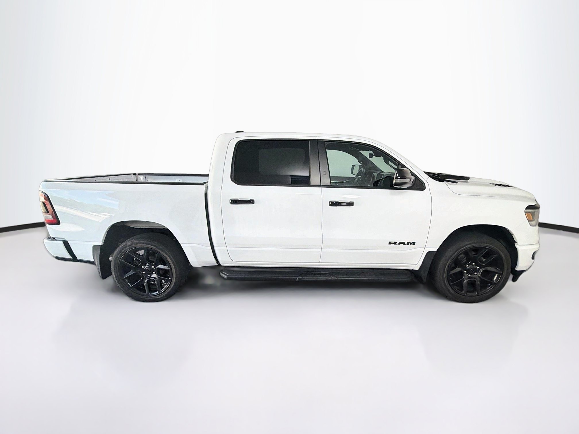Used 2023 RAM 1500 Laramie AWD/4WD image 10