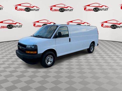 Used 2023 Chevrolet Express 3500 Extended w/ Driver Convenience Package RWD image 3
