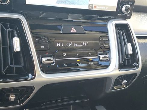 Used 2022 Kia Sorento SX image 19