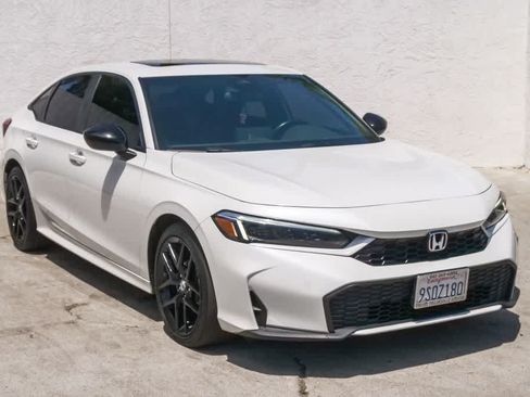 Used 2025 Honda Civic Sport image 3