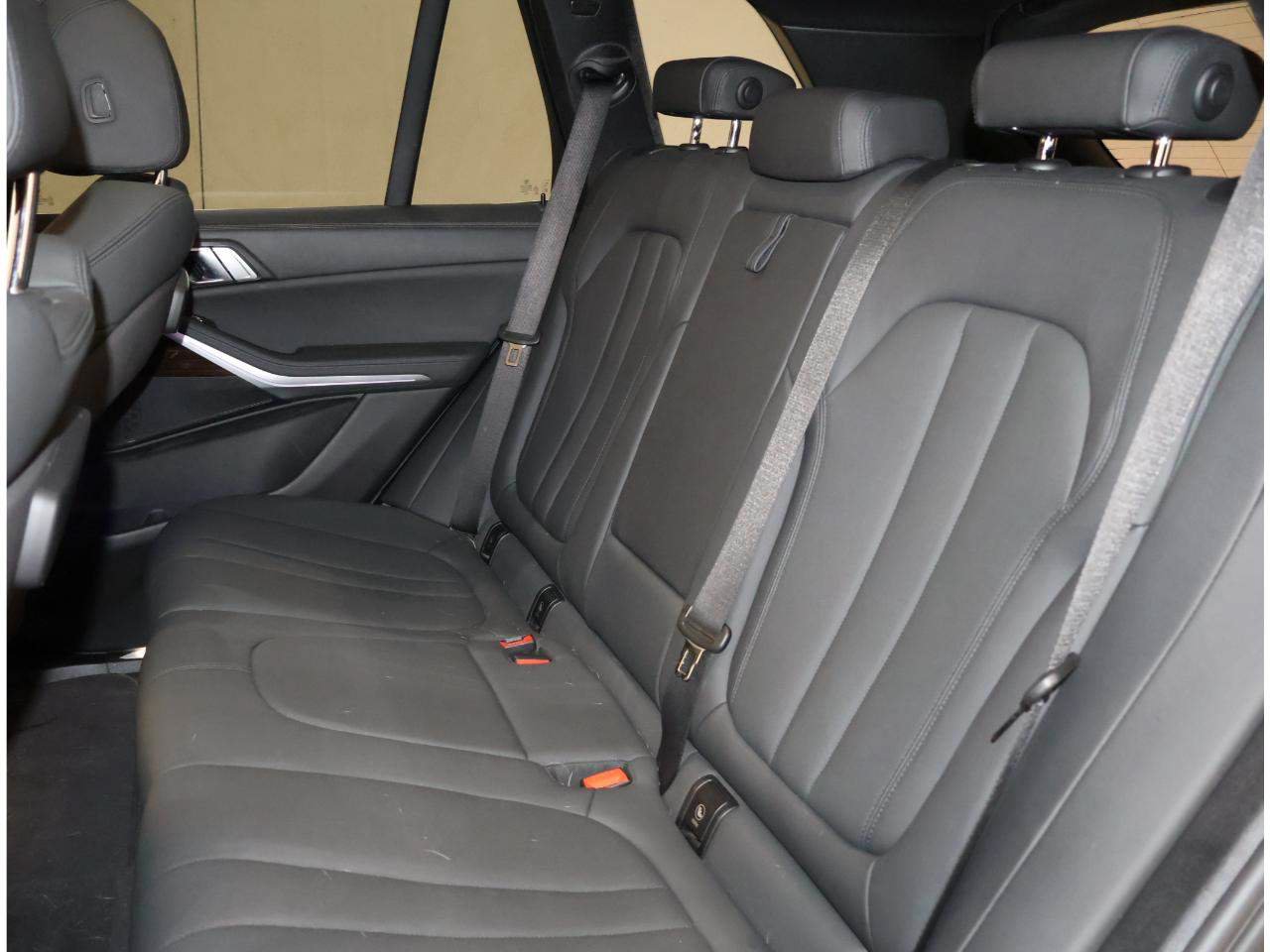 Used 2019 BMW X5 xDrive40i w/ Convenience Package AWD/4WD image 16