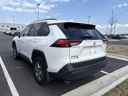 Used 2024 Toyota RAV4 XLE image 4