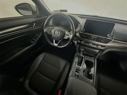Used 2018 Honda Accord Sport image 9