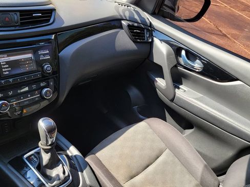 Used 2018 Nissan Rogue Sport SV w/ SV All-Weather Package AWD/4WD image 23