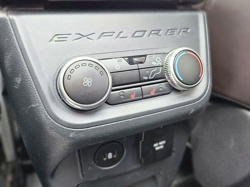 Used 2025 Ford Explorer Platinum w/ LUX Leather Package AWD/4WD image 29