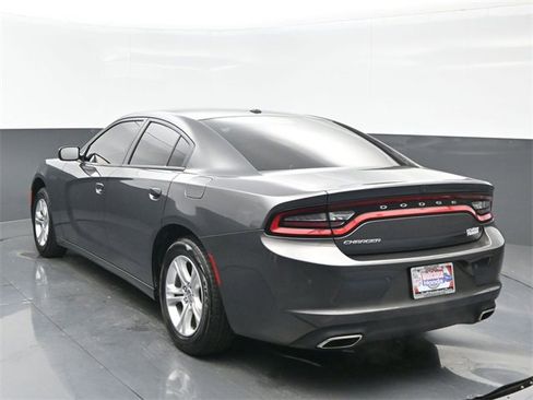Used 2019 Dodge Charger SXT image 4