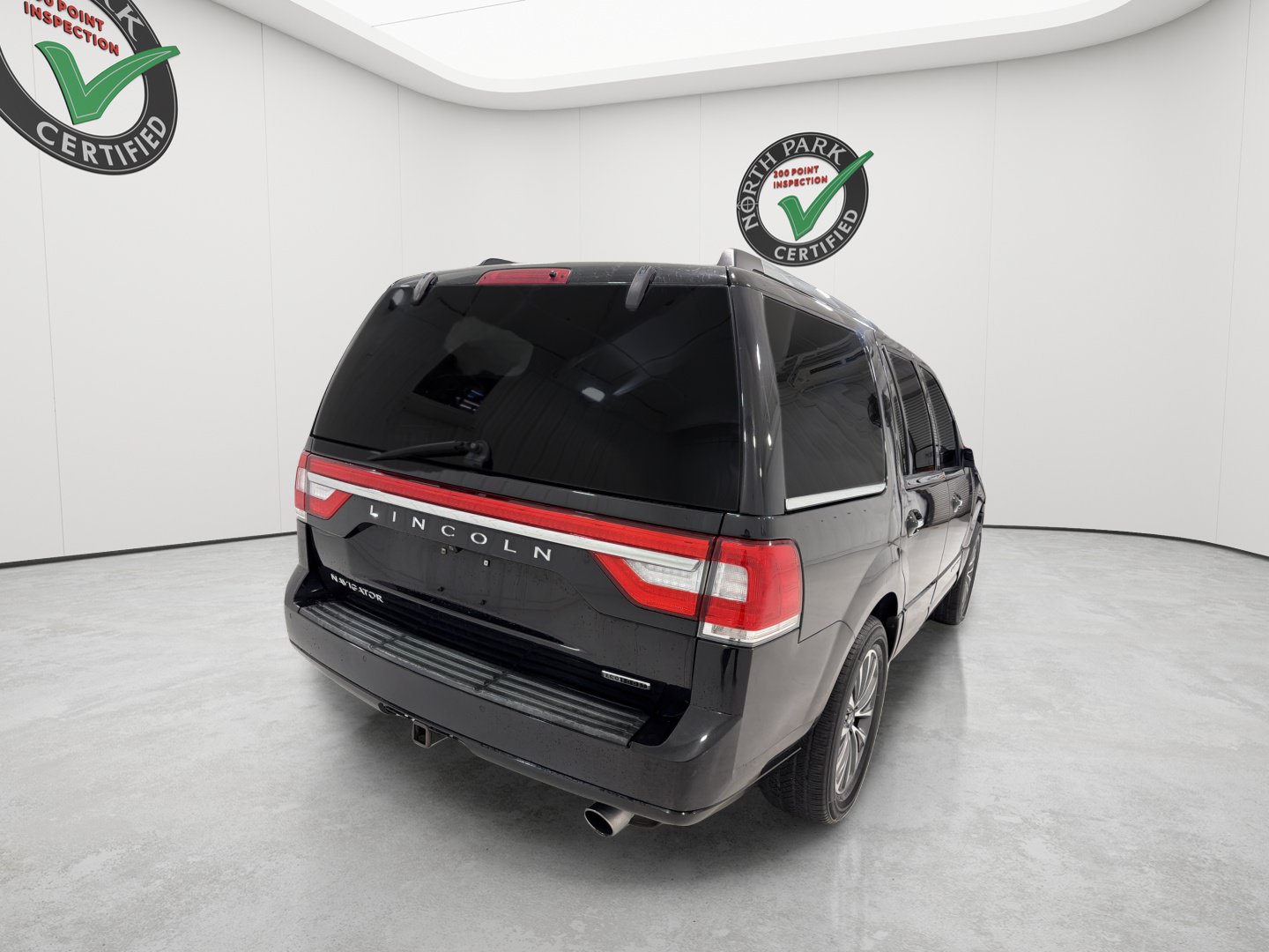 Used 2015 Lincoln Navigator 2WD image 5