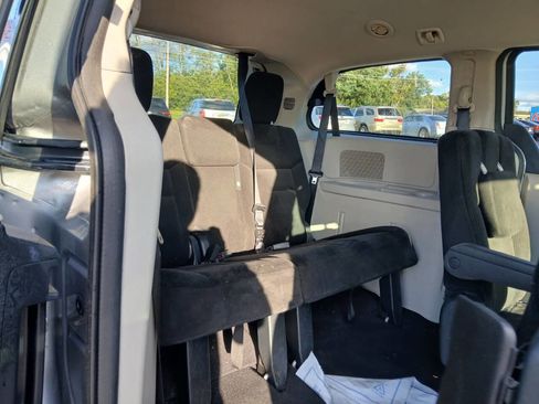 Used 2016 Dodge Grand Caravan SXT image 18