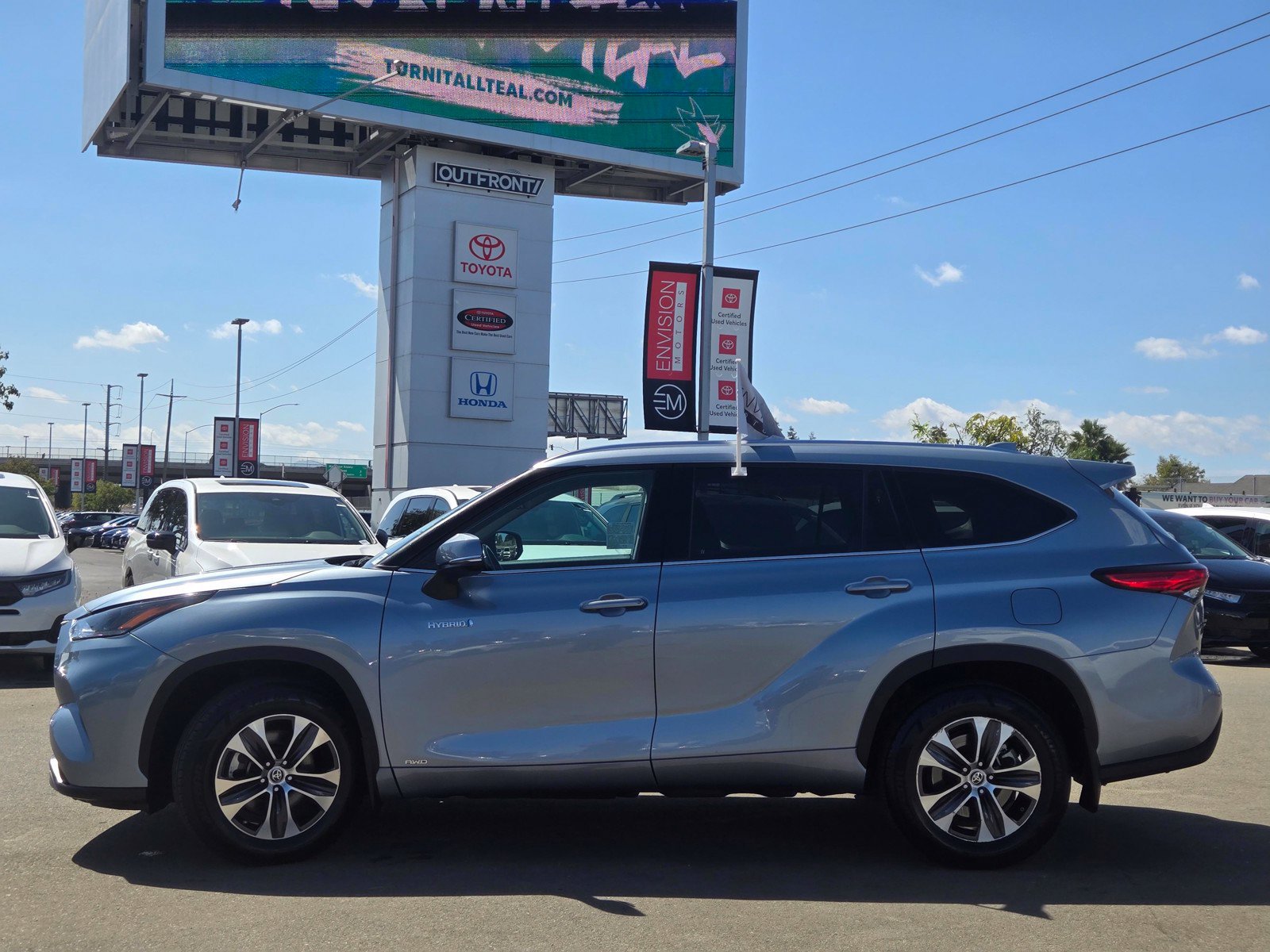 Used 2021 Toyota Highlander XLE AWD/4WD image 4