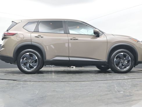 Used 2025 Nissan Rogue SV image 32
