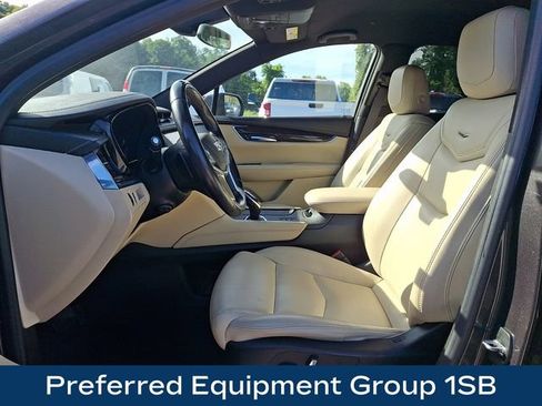 Used 2018 Cadillac XT5 AWD image 2