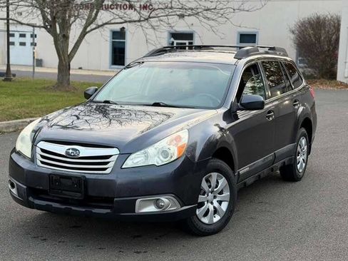 Used 2011 Subaru Outback 2.5i Premium w/ All-Weather Pkg image 2