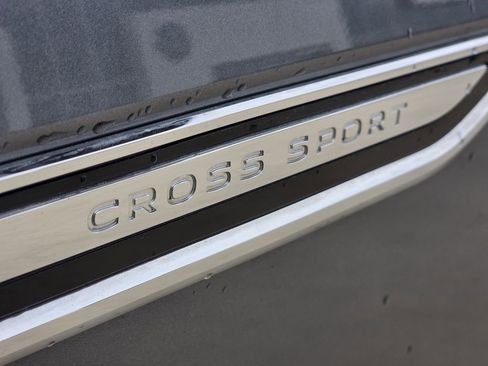 Used 2025 Volkswagen Atlas Cross Sport SE AWD/4WD image 8