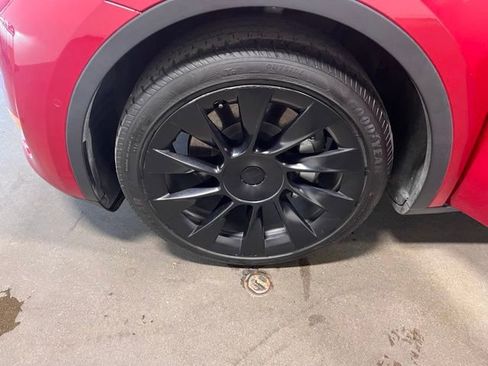 Used 2022 Tesla Model Y Long Range image 28