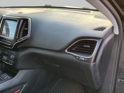 Used 2019 Jeep Cherokee Trailhawk AWD/4WD image 17