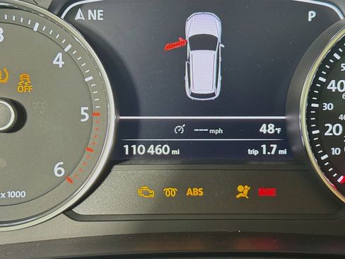 Used 2011 Volkswagen Touareg Sport image 12