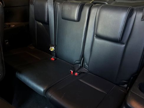 Used 2018 Toyota Highlander SE FWD image 17
