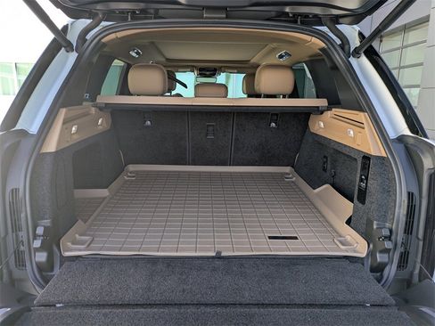 Used 2024 Land Rover Range Rover SE image 13