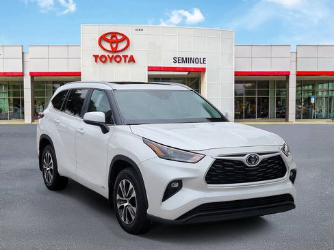 Used 2026 Toyota Highlander XLE AWD/4WD image 2