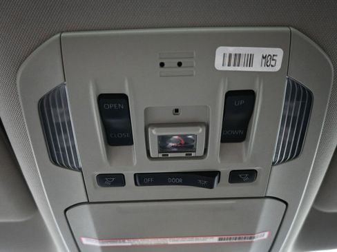 Used 2023 Toyota Highlander XLE image 21