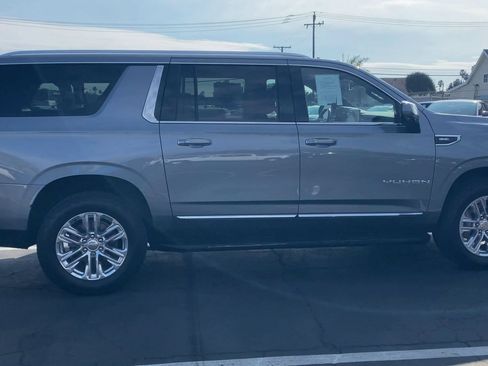 Used 2022 GMC Yukon XL SLT w/ SLT Premium Package image 13