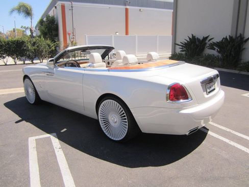 Used 2016 Rolls-Royce Dawn RWD image 23