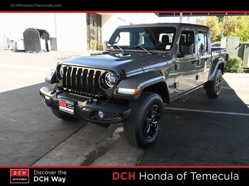 Used 2022 Jeep Gladiator Sport image 1