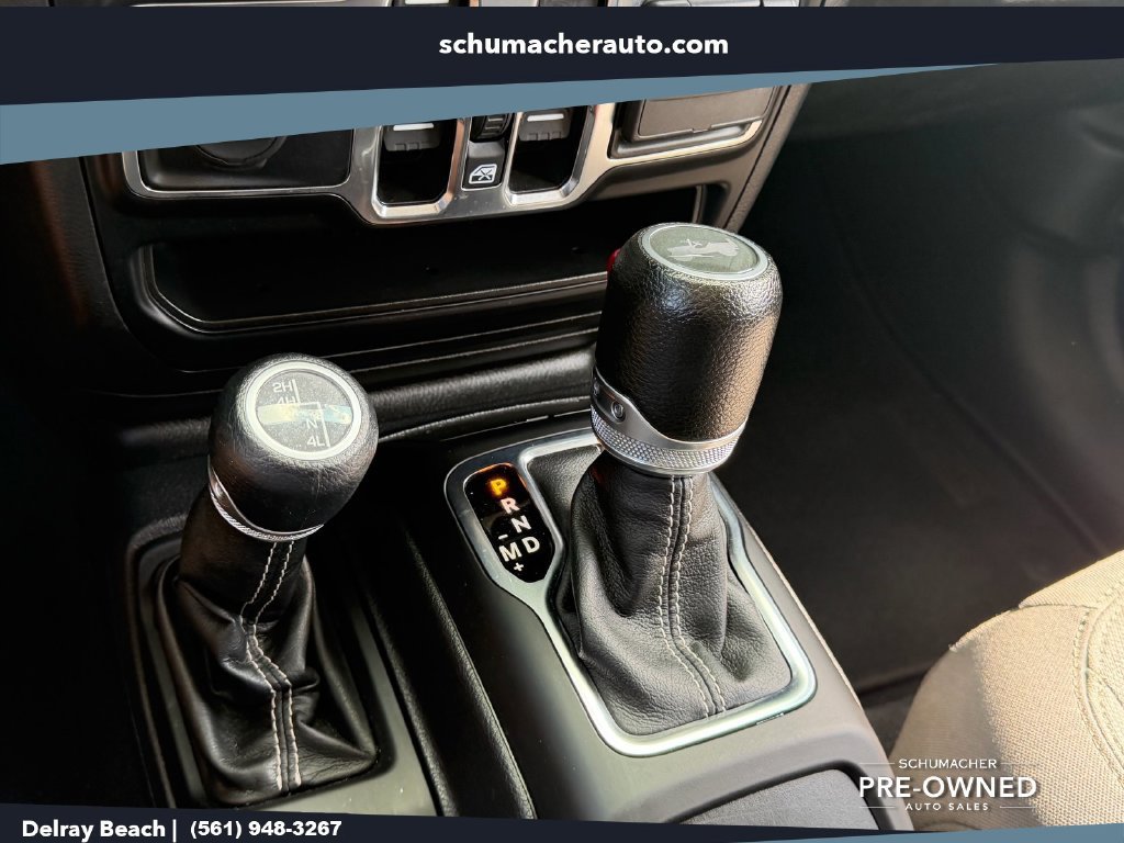 Used 2022 Jeep Wrangler Unlimited Sahara w/ LED Lighting Group AWD/4WD image 19