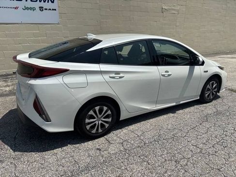 Used 2018 Toyota Prius Prime Premium FWD image 3