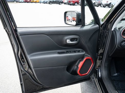 Used 2023 Jeep Renegade Trailhawk AWD/4WD image 16