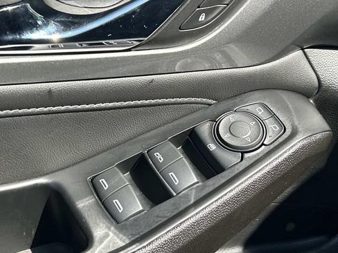 Used 2023 Chevrolet Traverse LT FWD image 19