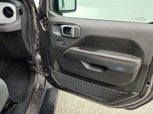 Used 2025 Jeep Wrangler Unlimited Sahara AWD/4WD image 25