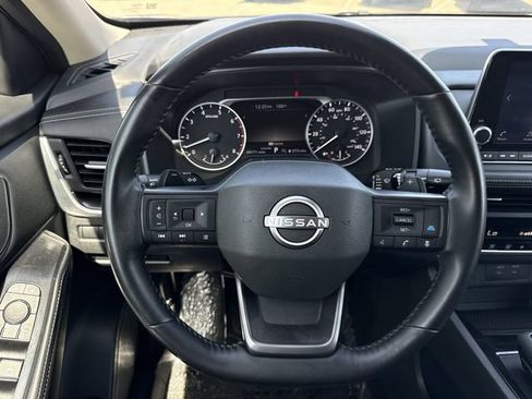 Used 2025 Nissan Rogue SV FWD image 11