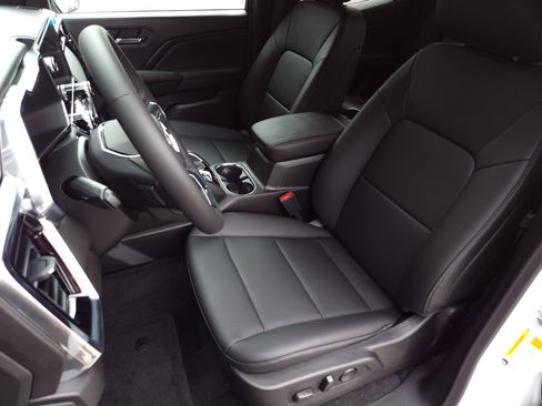 New 2026 GMC Canyon Elevation w/ Convenience Package image 10